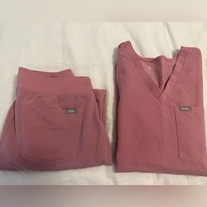 Chalk pink Catarina top, petite Zamora joggers. Lightly worn.